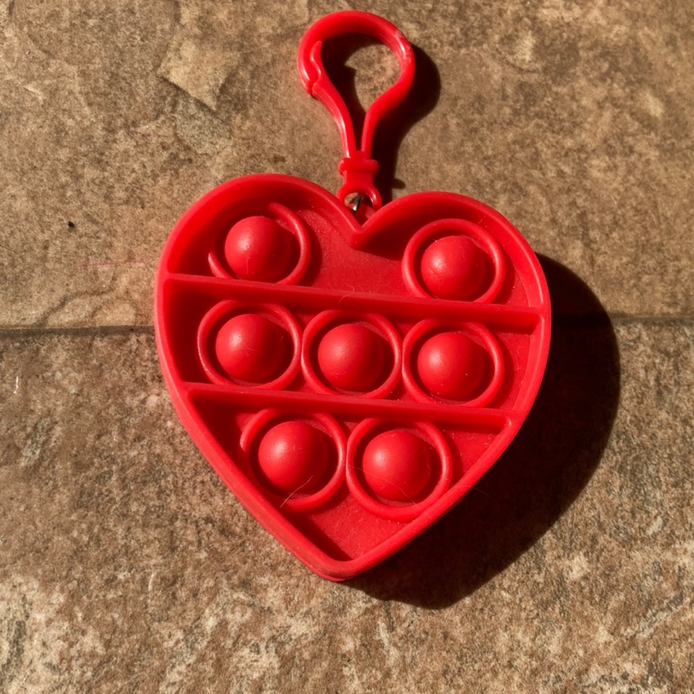 Red heart pop it